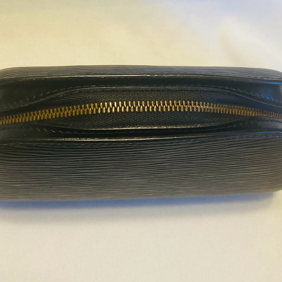 BLACK EPI COSMETIC POUCH - Picture 3 of 10